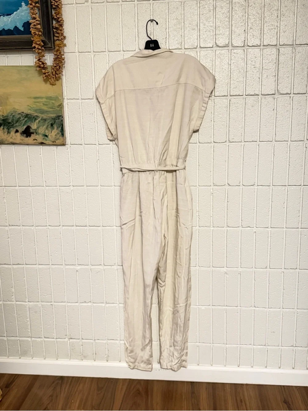 Abercrombie & Fitch Casual Tie-Waist Jumpsuit in Cream - Picture 2 of 4